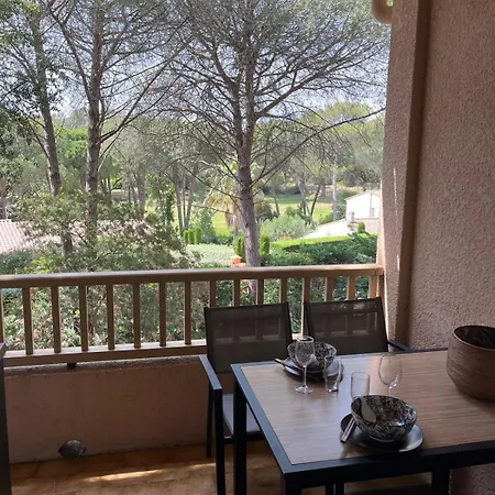 Apartment Studio En Plein Golf De Valescure *